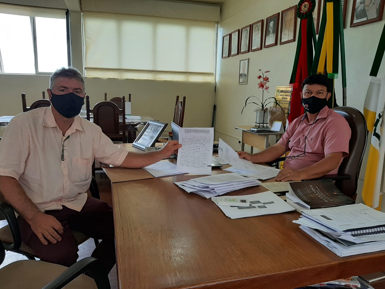 VEREADOR PAULO SODRÉ VISITA GABINETE DO PREFEITO